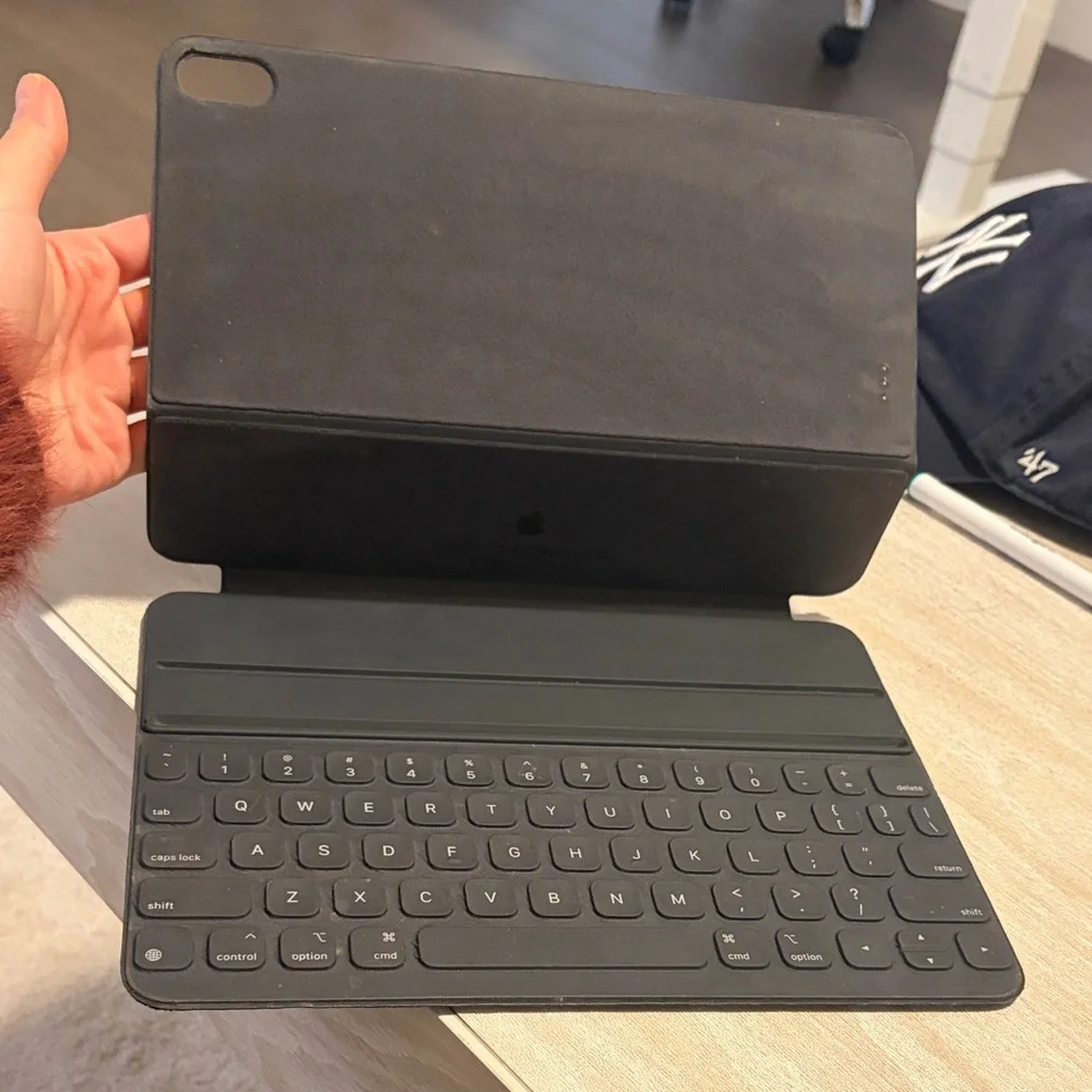 Apple Smart Keyboard 11